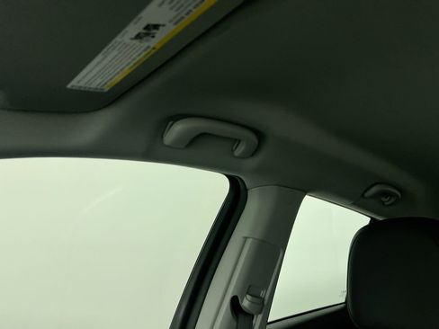 Used 2022 Chevrolet Trax LT w/ LT Convenience Package image 20