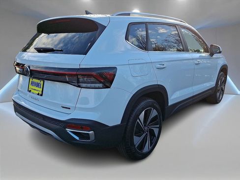 New 2026 Volkswagen Taos SE AWD/4WD image 3
