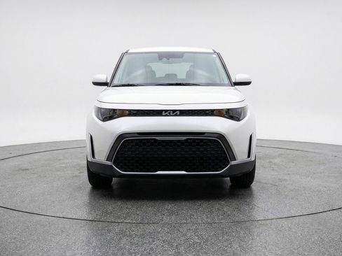 Used 2025 Kia Soul LX w/ LX Technology Package FWD image 2