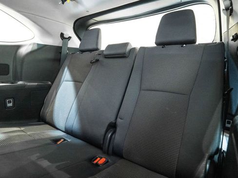Used 2024 Toyota Highlander LE image 33