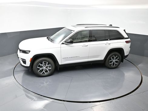 New 2025 Jeep Grand Cherokee Limited w/ Trailer Tow Package image 43
