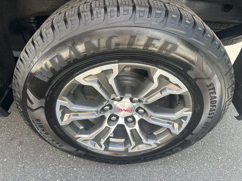 Used 2024 GMC Sierra 1500 SLT AWD/4WD image 36