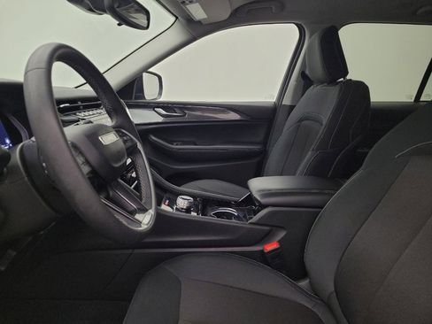 Used 2023 Jeep Grand Cherokee Laredo image 17