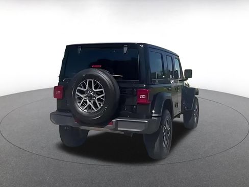 Used 2025 Jeep Wrangler Unlimited Sahara AWD/4WD image 4