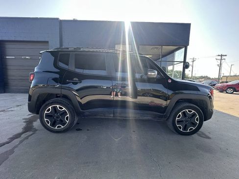 Used 2017 Jeep Renegade Trailhawk AWD/4WD image 9