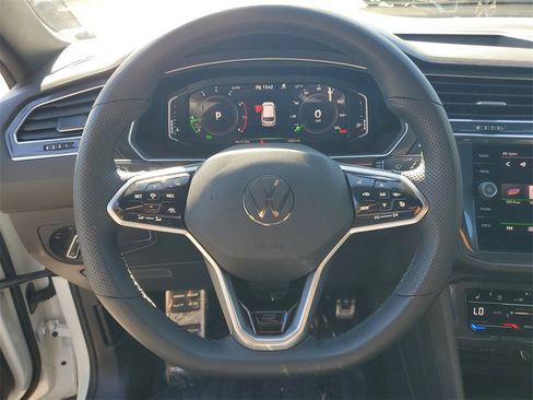 Used 2022 Volkswagen Tiguan SEL R-Line image 30