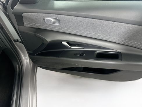 Used 2024 Hyundai Elantra Limited image 31