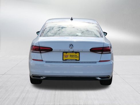 Certified 2022 Volkswagen Passat 2.0T SE image 6
