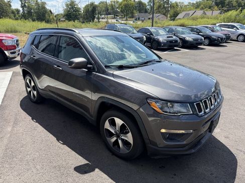Used 2018 Jeep Compass Latitude w/ Popular Equipment Group image 4