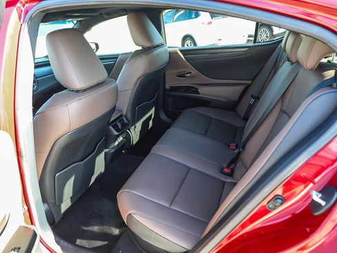 Used 2024 Lexus ES 300h w/ Premium Package FWD image 18