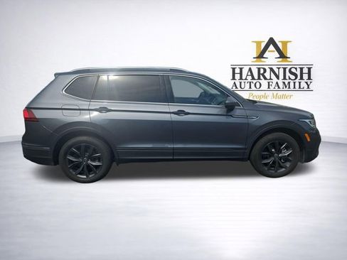 Certified 2023 Volkswagen Tiguan SE w/ Panoramic Sunroof Package AWD/4WD image 8