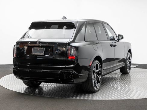 New 2026 Rolls-Royce Cullinan Black Badge image 2