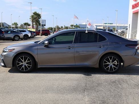 Certified 2022 Toyota Camry SE image 5
