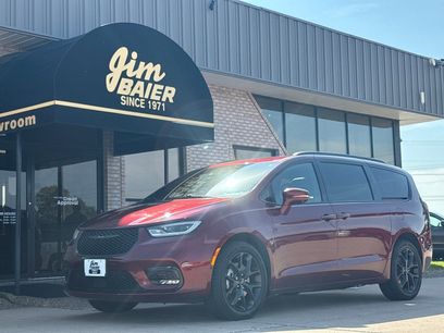 Used 2021 Chrysler Pacifica Limited w/ Premium & Safety Sphere Group