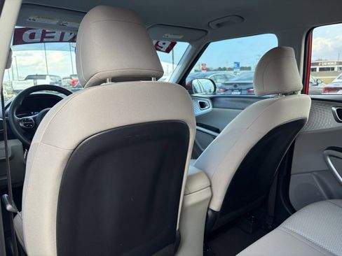 Used 2024 Kia Soul LX image 25