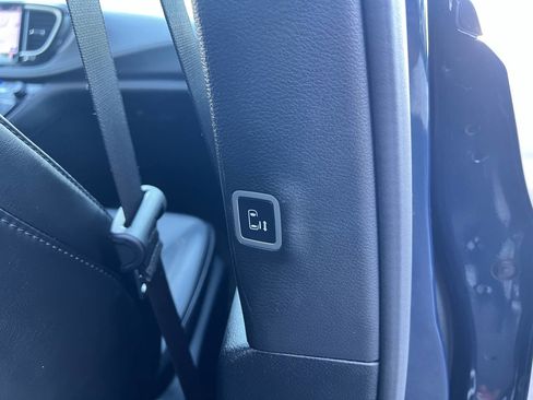 Used 2023 Chrysler Pacifica Touring-L w/ S Appearance Package image 47