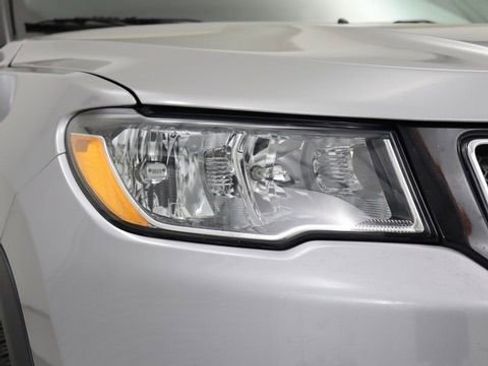 Used 2019 Jeep Compass Limited w/ Safety & Security Group AWD/4WD image 9