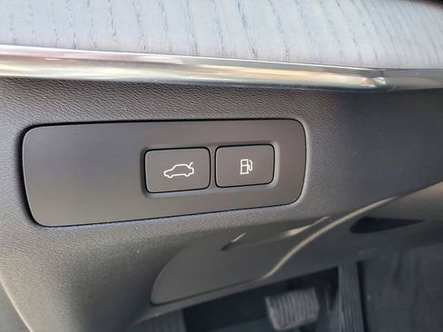 Used 2024 Volvo XC90 T8 Ultimate AWD/4WD image 18