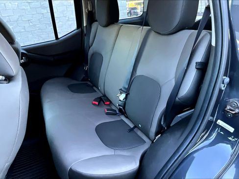 Used 2015 Nissan Xterra S image 19