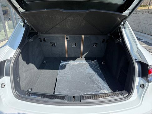 Certified 2025 Porsche Macan image 17