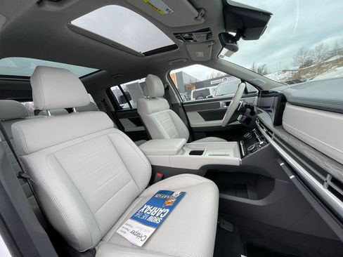 Used 2024 Hyundai Santa Fe Limited image 12