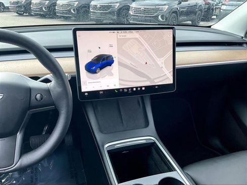 Used 2022 Tesla Model Y Long Range AWD/4WD image 17