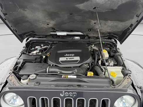Used 2016 Jeep Wrangler Unlimited Sahara w/ Connectivity Group AWD/4WD image 23