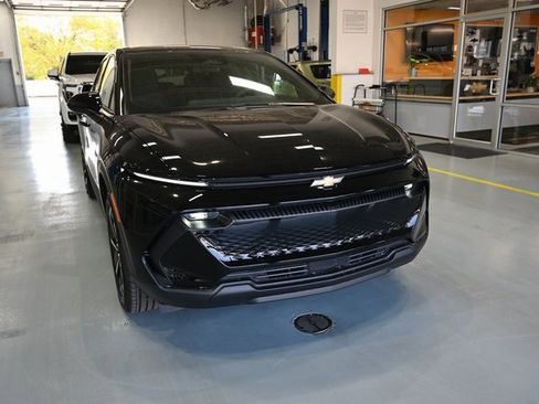 New 2026 Chevrolet Equinox EV LT image 3