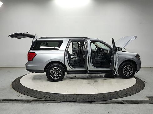 Used 2024 Ford Expedition Max XLT AWD/4WD image 16