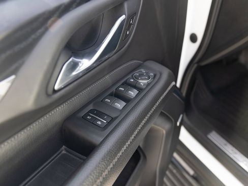 Used 2021 GMC Yukon XL Denali w/ Denali Premium Package image 9