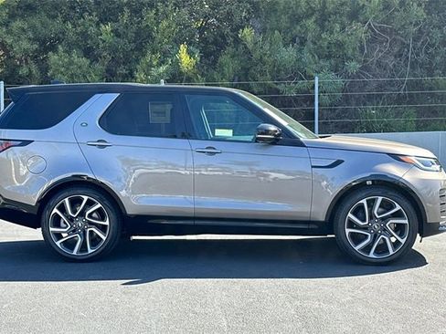 New 2025 Land Rover Discovery Dynamic SE image 6