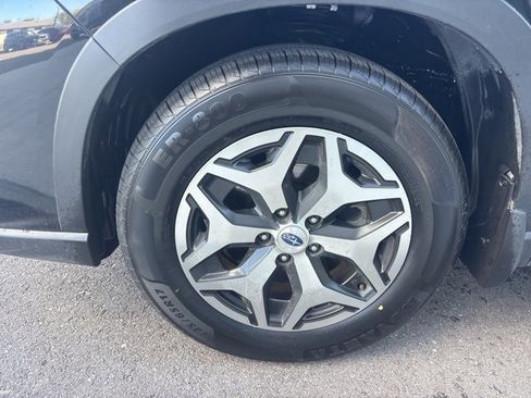 Used 2023 Subaru Forester Premium image 4