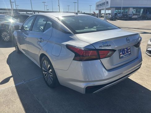 Used 2024 Nissan Altima 2.5 SV image 7