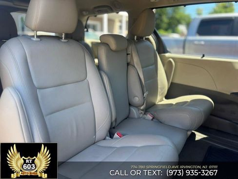 Used 2020 Toyota Sienna XLE Premium FWD image 10