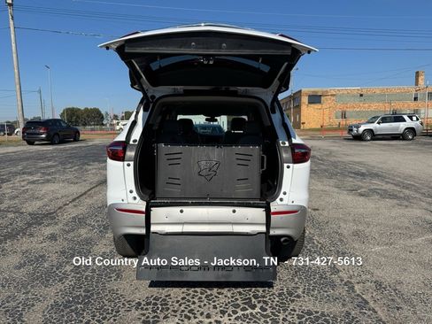 Used 2020 Buick Enclave Essence image 12