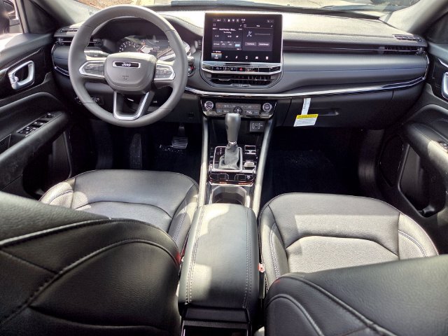 Used 2026 Jeep Compass Limited AWD/4WD image 14