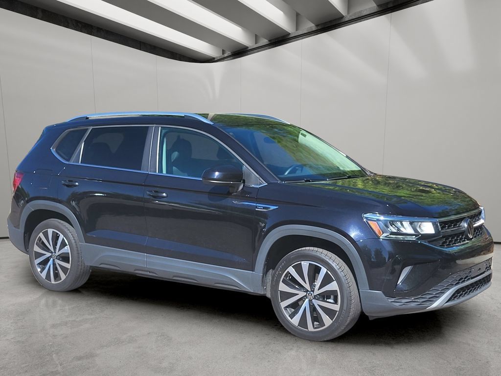 Used 2024 Volkswagen Taos SE FWD image 5