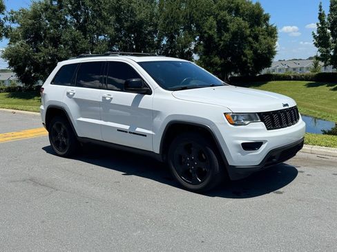 Used 2018 Jeep Grand Cherokee Laredo AWD/4WD image 35