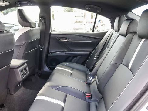 New 2026 Toyota Camry Hybrid FWD image 18