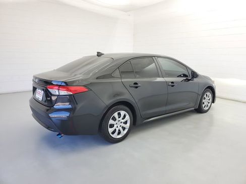 Used 2022 Toyota Corolla LE image 5