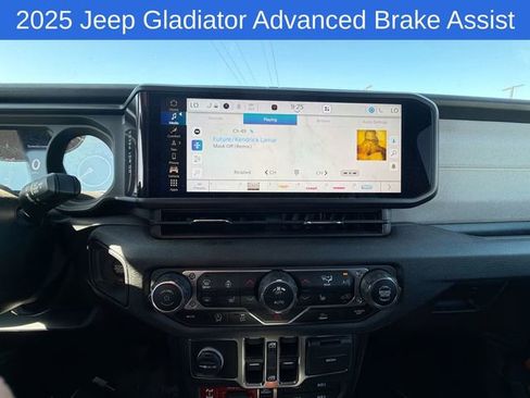 Used 2025 Jeep Gladiator Sport AWD/4WD image 18