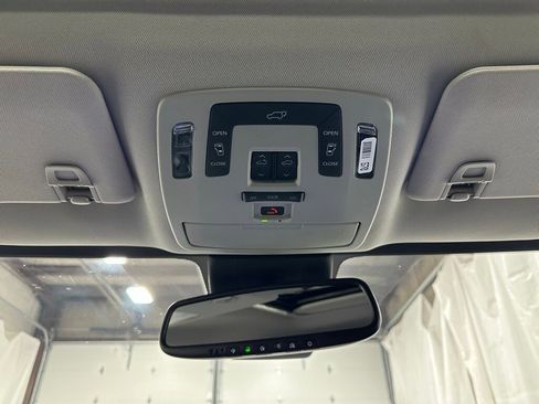 Used 2025 Toyota Sienna XLE image 43