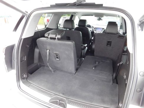 Used 2023 GMC Acadia SLT FWD image 7