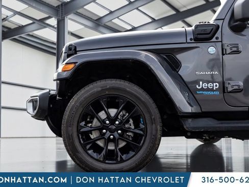 Used 2022 Jeep Wrangler Unlimited Sahara w/ Cold Weather Group AWD/4WD image 32