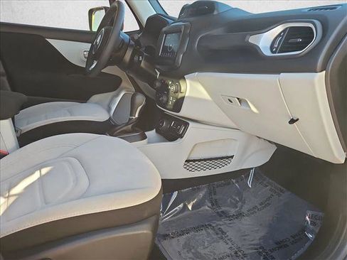 Used 2021 Jeep Renegade Latitude image 21