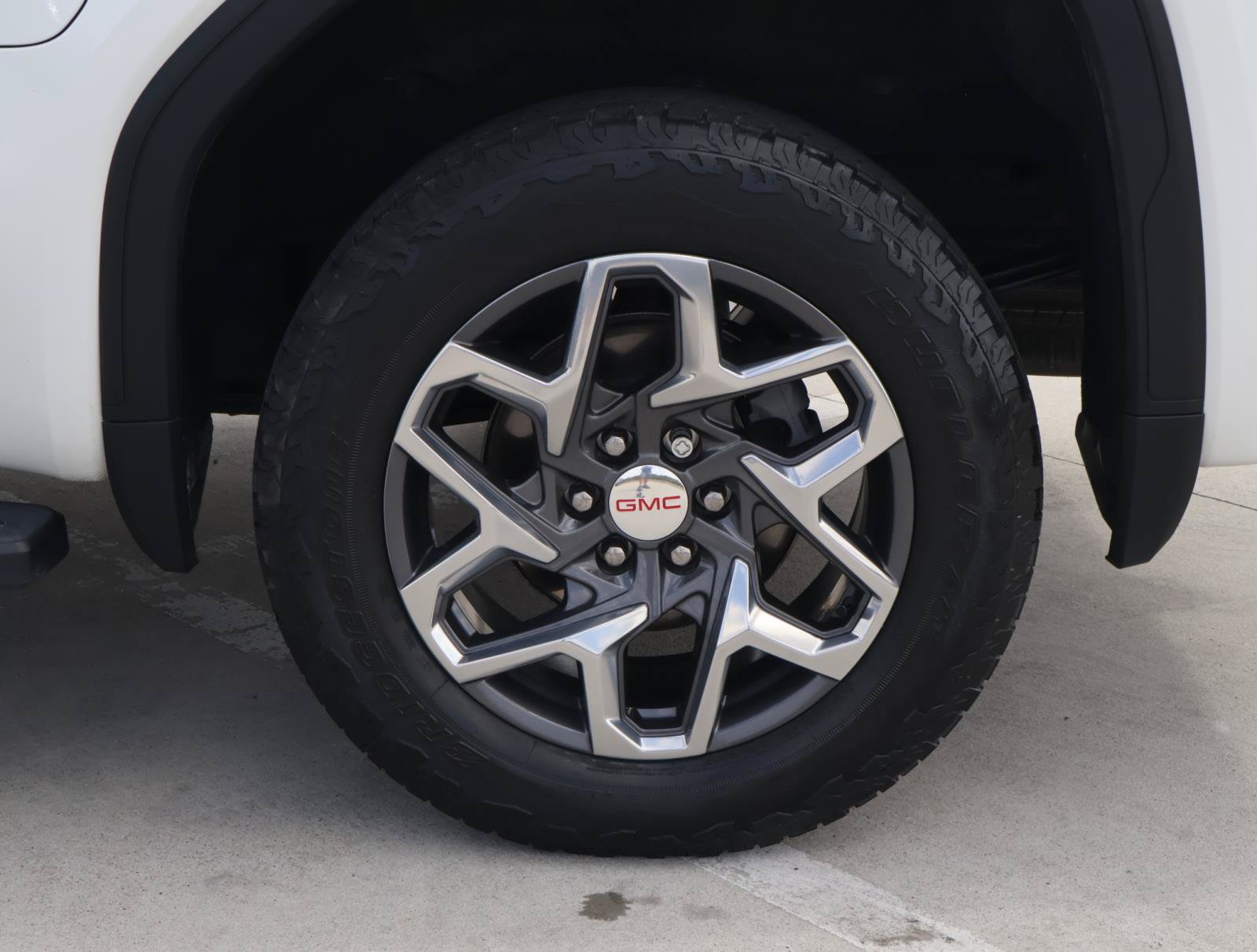Used 2022 GMC Sierra 1500 SLT RWD image 9