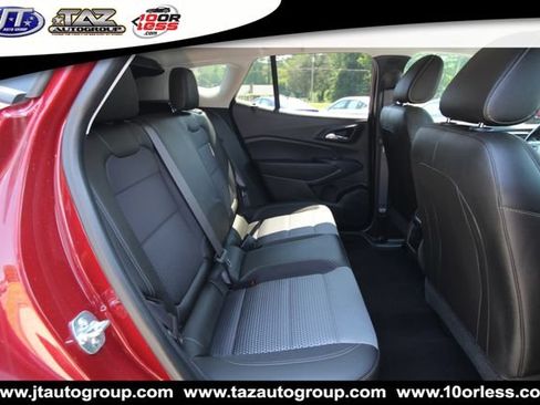 Used 2025 Chevrolet Trax LT w/ LT Convenience Package FWD image 13
