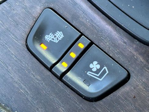 Used 2022 GMC Acadia Denali w/ Denali Ultimate Package image 19