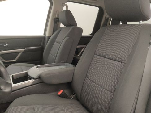 Used 2015 Nissan Titan SV w/ SV Value Truck Package RWD image 17