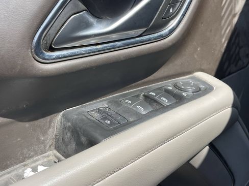 Used 2022 Chevrolet Tahoe Z71 w/ Luxury Package AWD/4WD image 12